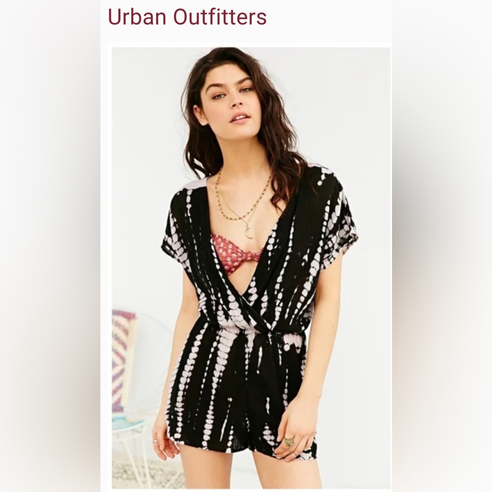 Tie-dye romper/cover up with elastic waistband & pockets. Excellent condition.